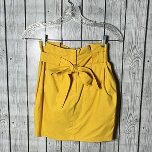 Celebrity fashion by Hera collection yellow belted high waisted skirt size M